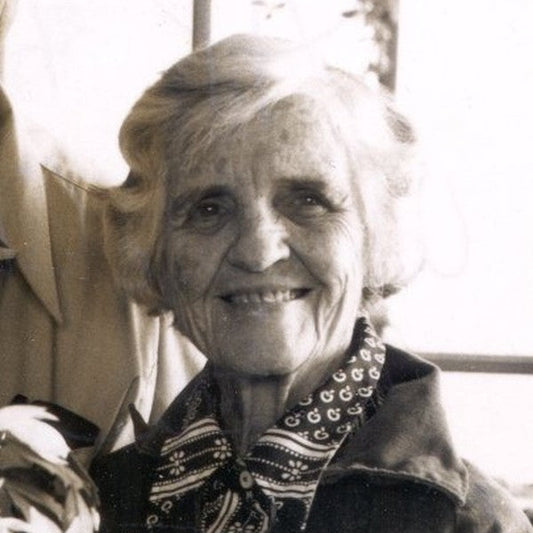 Ava Helen PAULING (1903-1981) — LP Photographs (CC BY-SA 4.0, Wikimedia Commons)